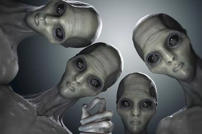 Фильмы про инопланетян Постер